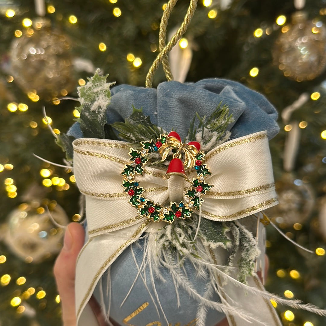 Palla velluto azzurro spilla ghirlanda love - Fiori di Lena