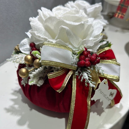 Pouf Profumato Natalizio in Velluto Rosso con Rosa Ghiacciata - Fiori di Lena