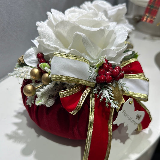 Pouf Profumato Natalizio in Velluto Rosso con Rosa Ghiacciata - Fiori di Lena