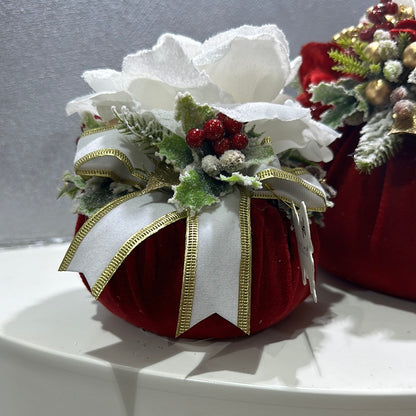 Pouf Profumato Natalizio in Velluto Rosso con Rosa Ghiacciata - Fiori di Lena