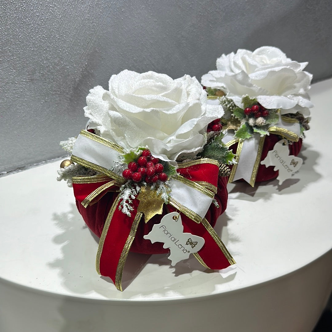 Pouf Profumato Natalizio in Velluto Rosso con Rosa Ghiacciata - Fiori di Lena