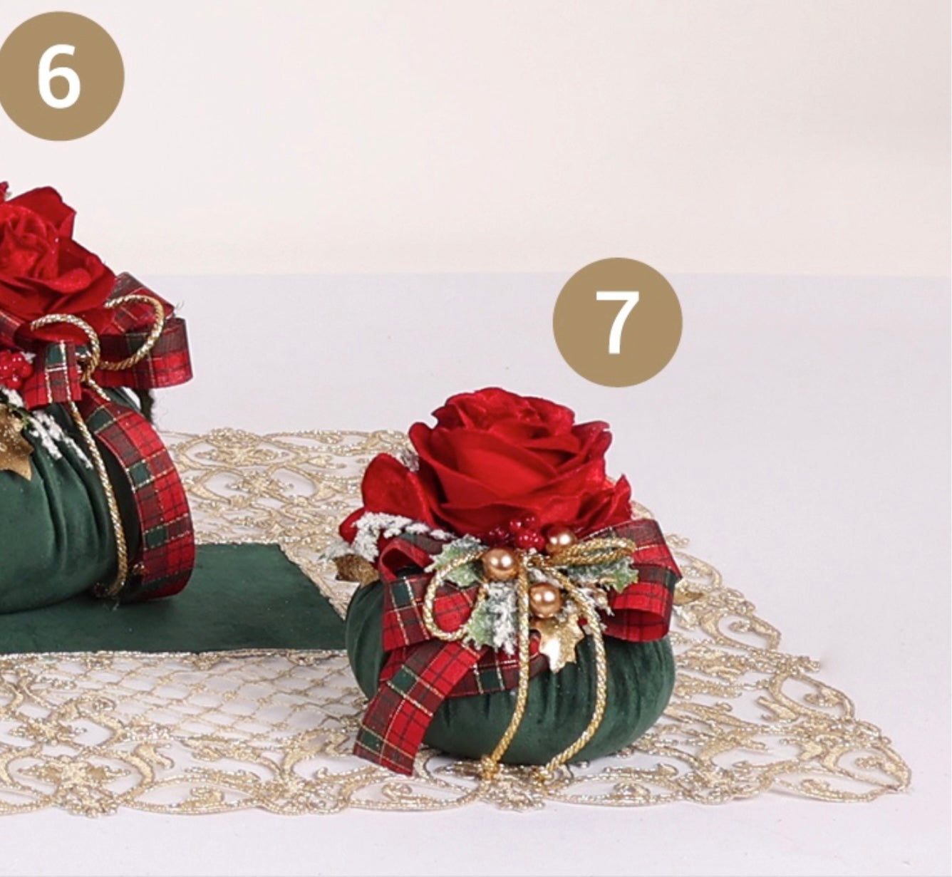 Pouf Profumato Natalizio in Velluto Rosso con Rosa Ghiacciata - Fiori di Lena