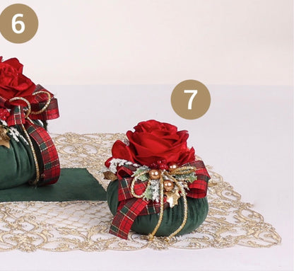 Pouf Profumato Natalizio in Velluto Rosso con Rosa Ghiacciata - Fiori di Lena